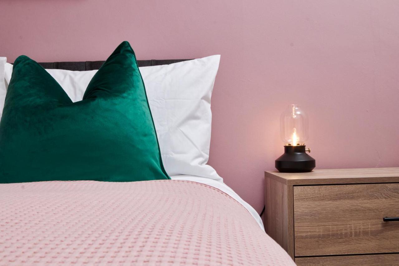 Fantastic Central Stratford Two Bedroom Apartment By Purestay Short Lets & Serviced Accommodation With Parking Ngoại thất bức ảnh