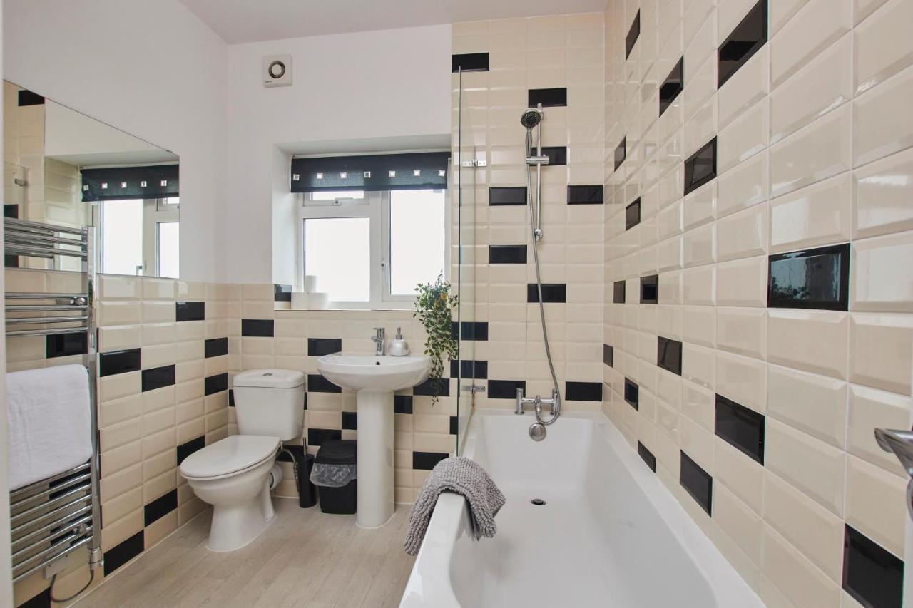 Fantastic Central Stratford Two Bedroom Apartment By Purestay Short Lets & Serviced Accommodation With Parking Ngoại thất bức ảnh